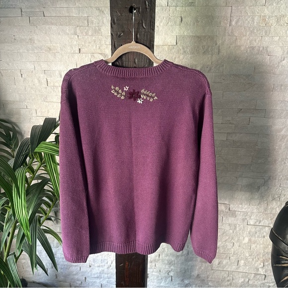 NORTHERN REFLECTONS Vintage Floral Embroidered Cableknit Purple Sweater Size M - Picture 9 of 9